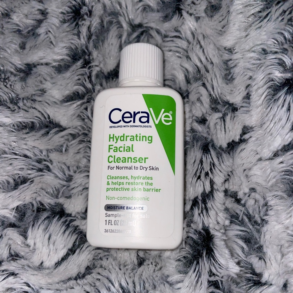 Mini CeraVa hydrating facial cleanser for normal to dry skin brand new.